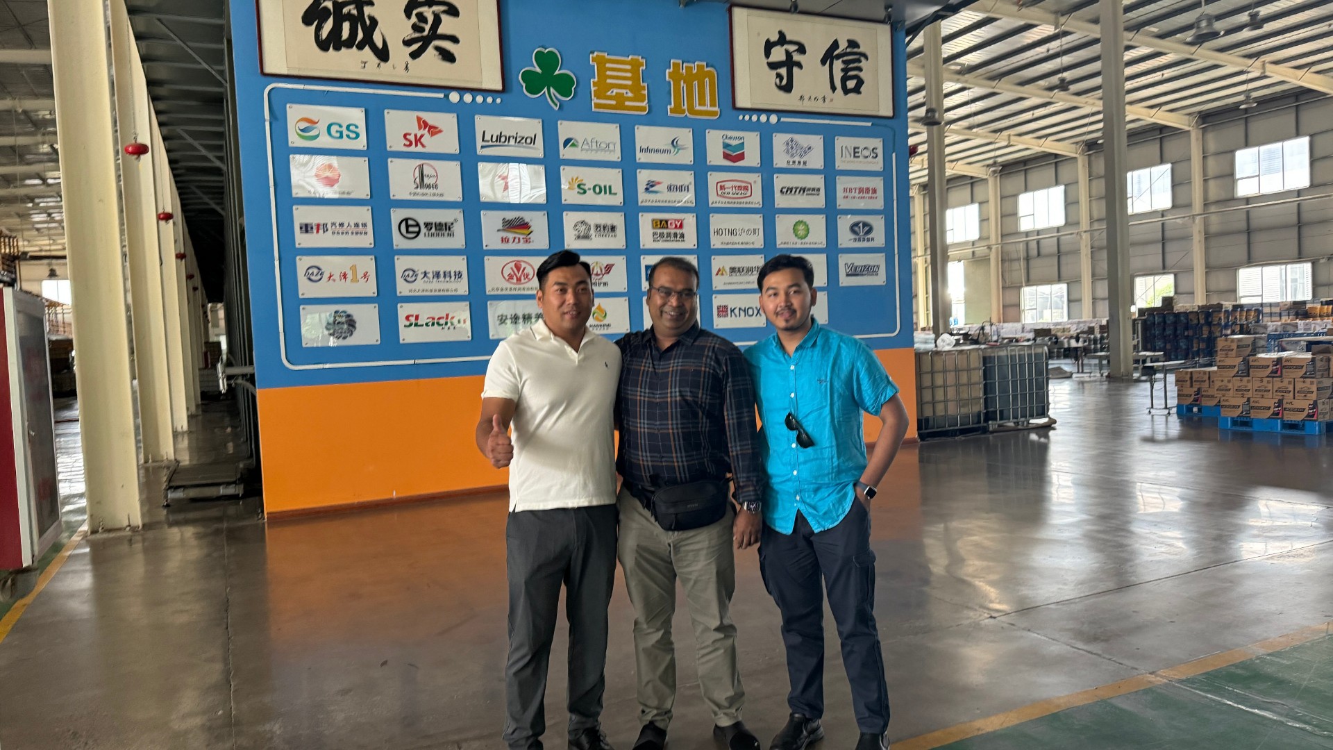 Welcome Bangladeshi customers to visit Zhongtong Factory.